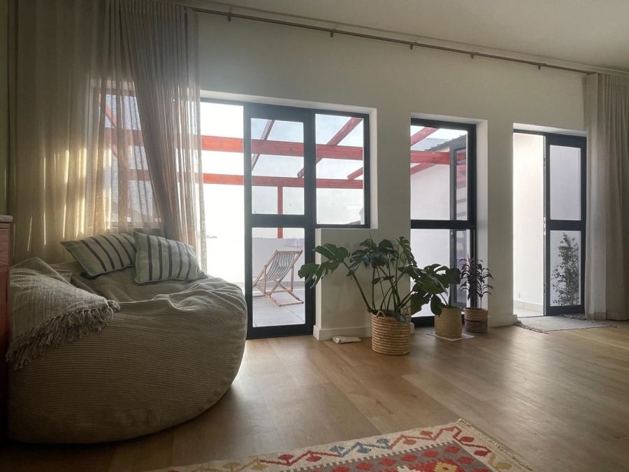 To Let 2 Bedroom Property for Rent in Capri Western Cape